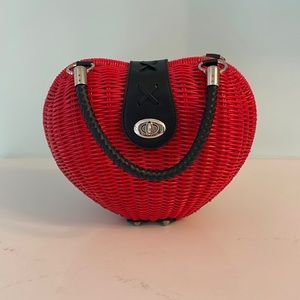 VOODOO VIXEN MONROE WICKER HEART PURSE RED